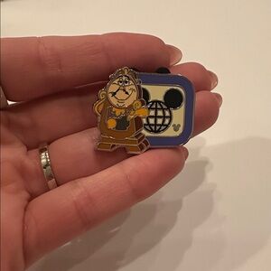 Cogsworth WDW D 2025 Hidden Disney Pin